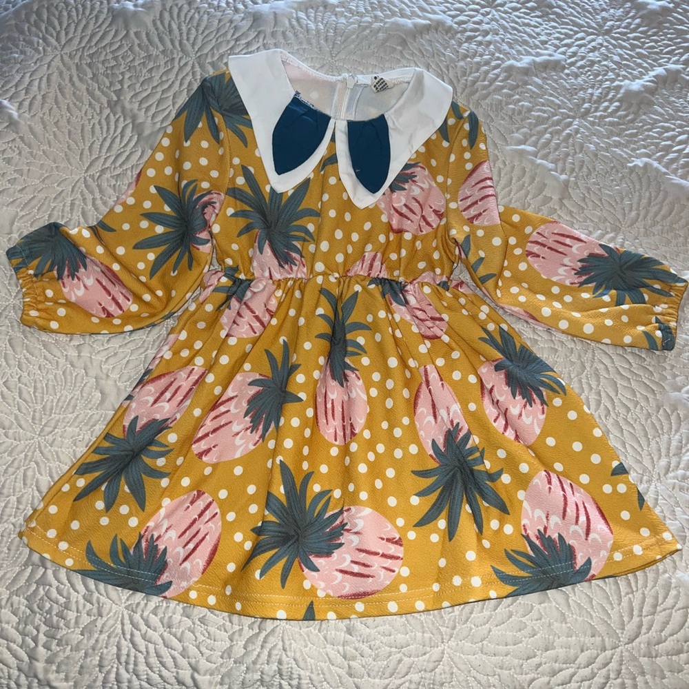 Pineapple print girls dress in EUC. Size 2t/3t Very cute spring dress
